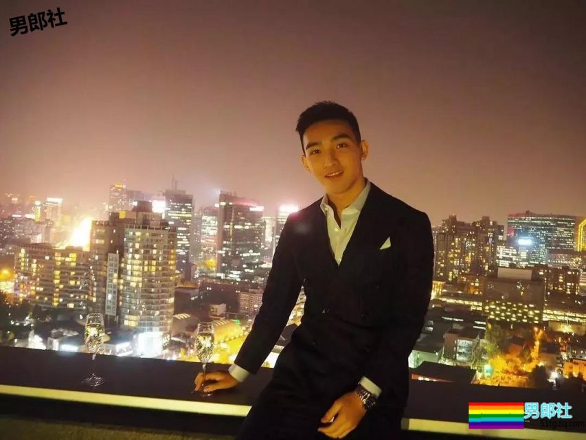 奶凶小狼狗最新石更照！被帅气小哥哥撩到腿弯了！ - 51虹马