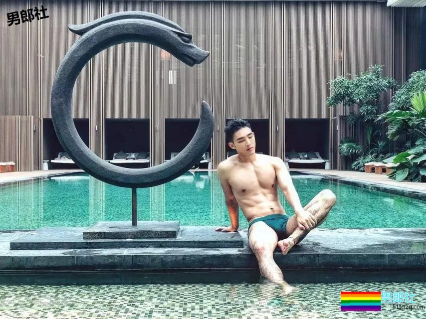 奶凶小狼狗最新石更照！被帅气小哥哥撩到腿弯了！ - 51虹马