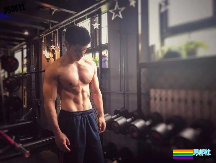 1米85筋肉私教帅出新高度！新一代X健身“头牌”小狼狗！？-51虹马