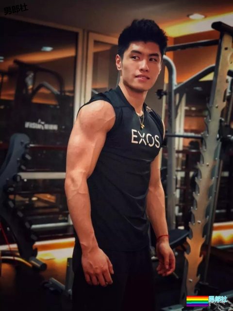 1米85筋肉私教帅出新高度！新一代X健身“头牌”小狼狗！？ - 51虹马