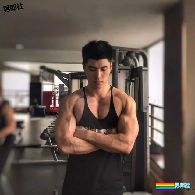 1米85筋肉私教帅出新高度！新一代X健身“头牌”小狼狗！？ - 51虹马