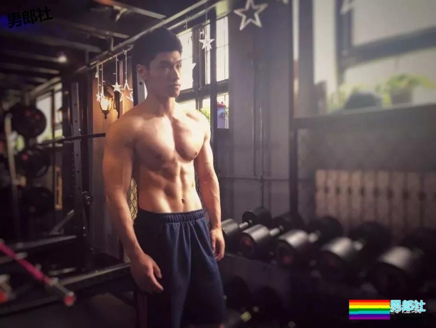 1米85筋肉私教帅出新高度！新一代X健身“头牌”小狼狗！？ - 51虹马