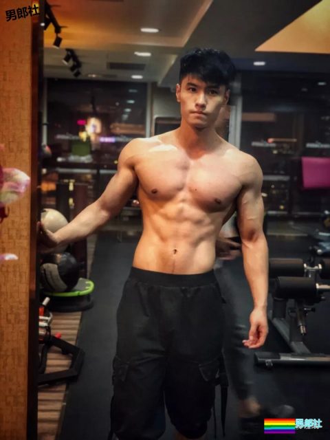 1米85筋肉私教帅出新高度！新一代X健身“头牌”小狼狗！？ - 51虹马