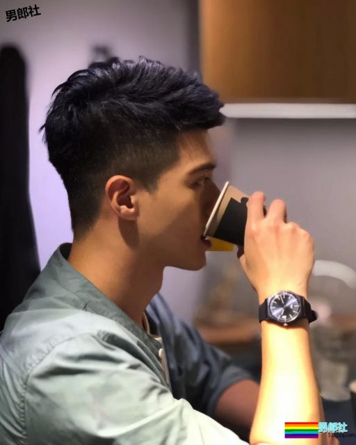 清爽帅气的模特小哥哥，对笑起来有酒窝的男生难以抗拒啊！ - 51虹马