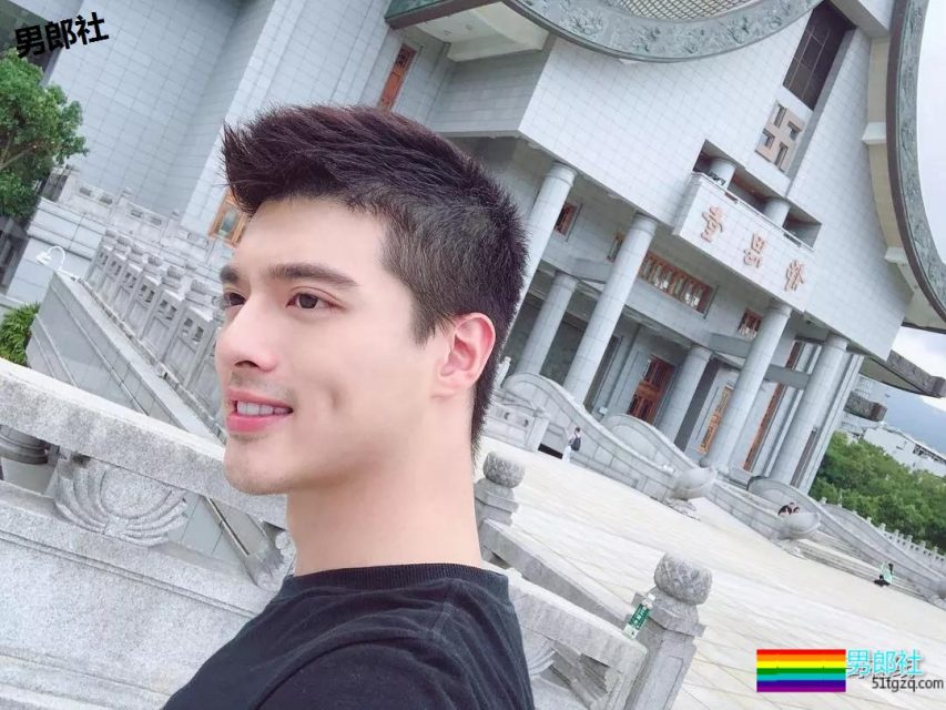 清爽帅气的模特小哥哥，对笑起来有酒窝的男生难以抗拒啊！ - 51虹马