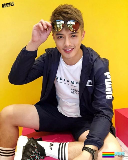 清爽帅气的模特小哥哥，对笑起来有酒窝的男生难以抗拒啊！ - 51虹马