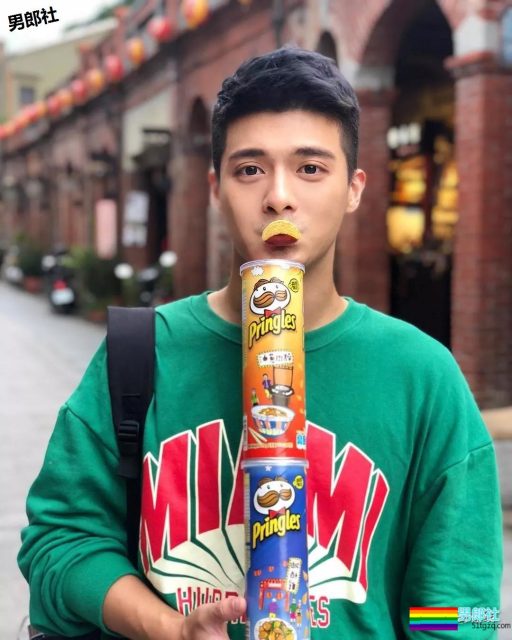 清爽帅气的模特小哥哥，对笑起来有酒窝的男生难以抗拒啊！ - 51虹马