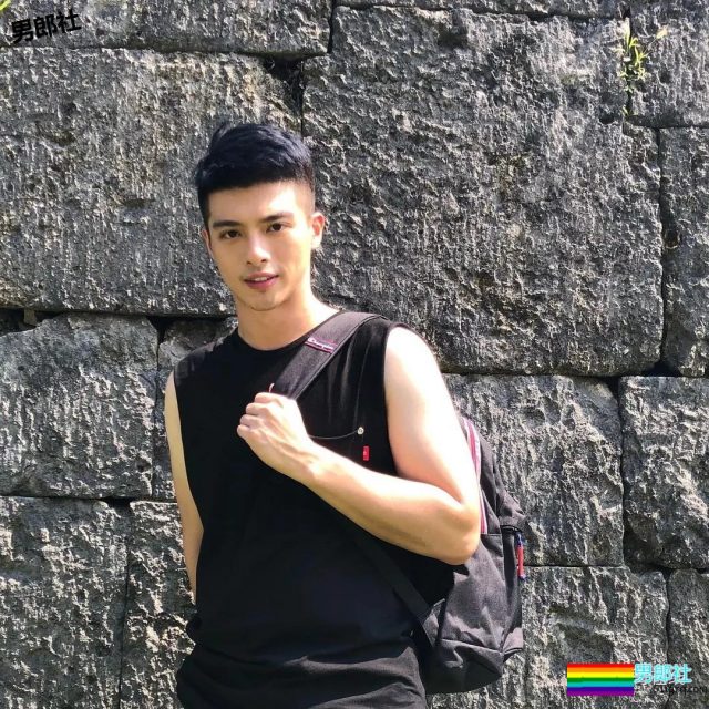 清爽帅气的模特小哥哥，对笑起来有酒窝的男生难以抗拒啊！ - 51虹马