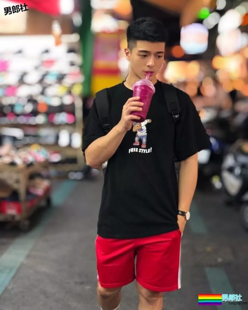 清爽帅气的模特小哥哥，对笑起来有酒窝的男生难以抗拒啊！ - 51虹马