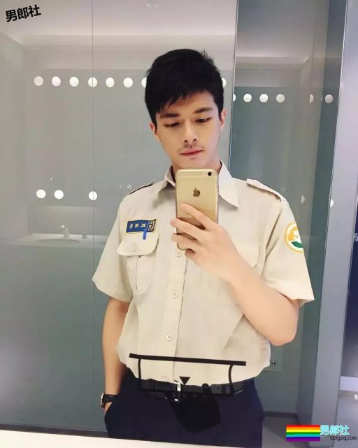 清爽帅气的模特小哥哥，对笑起来有酒窝的男生难以抗拒啊！ - 51虹马