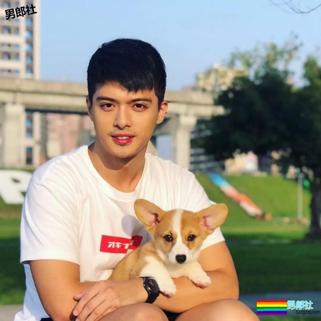 清爽帅气的模特小哥哥，对笑起来有酒窝的男生难以抗拒啊！ - 51虹马