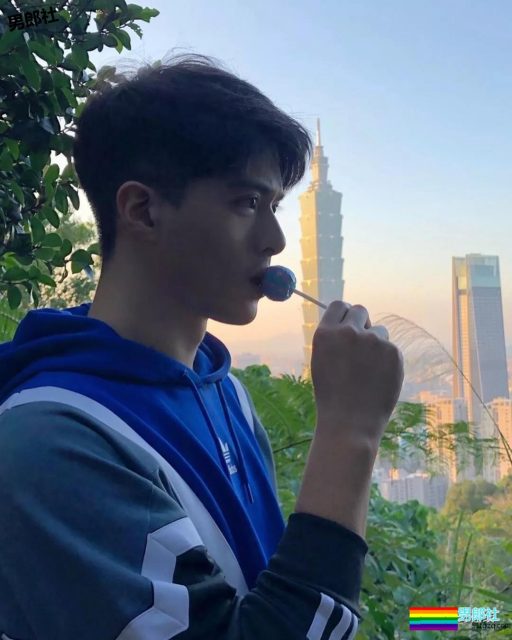 清爽帅气的模特小哥哥，对笑起来有酒窝的男生难以抗拒啊！ - 51虹马