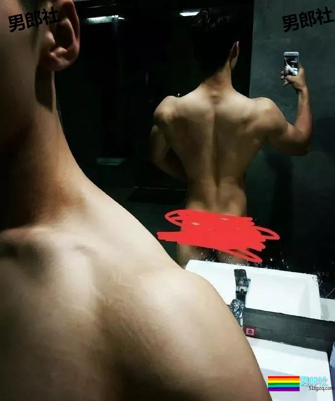 99年的体育生小帅哥，练得负荷好大锤! - 51虹马