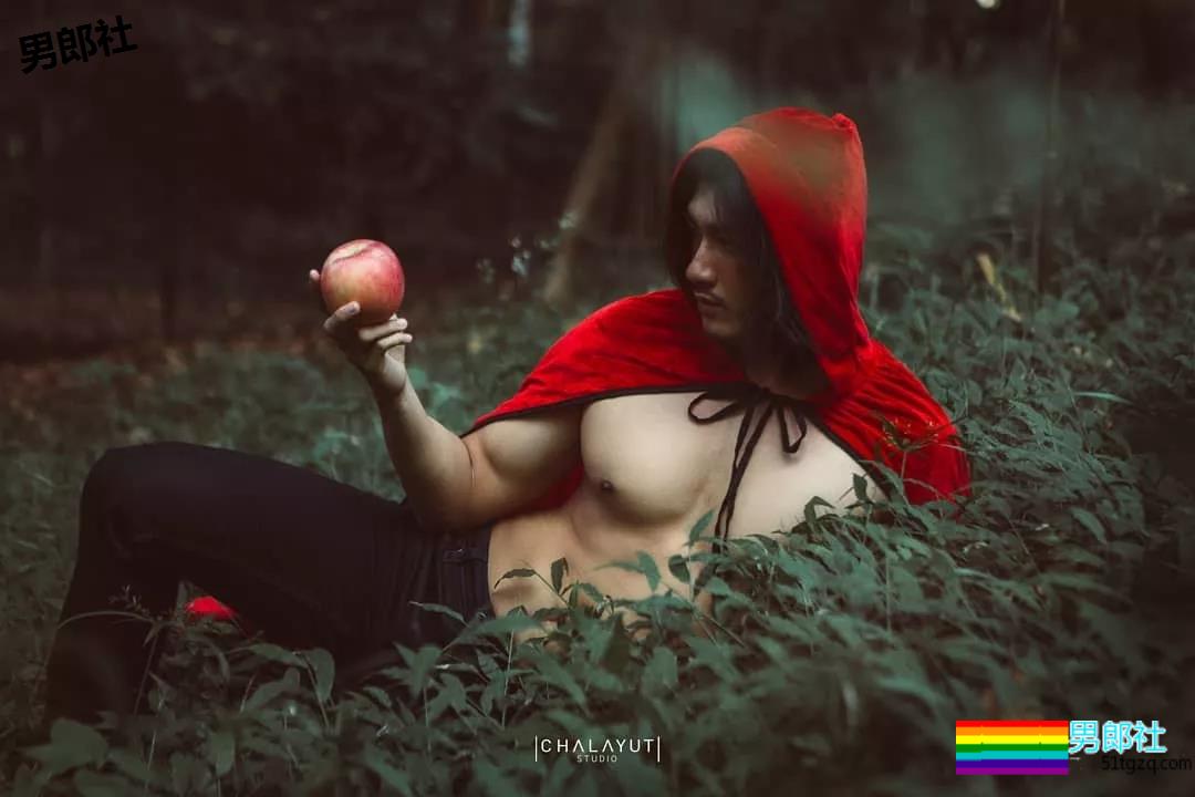 红裤衩红袜子……这些摄影师男模们可真慷慨，快收图 - 51虹马