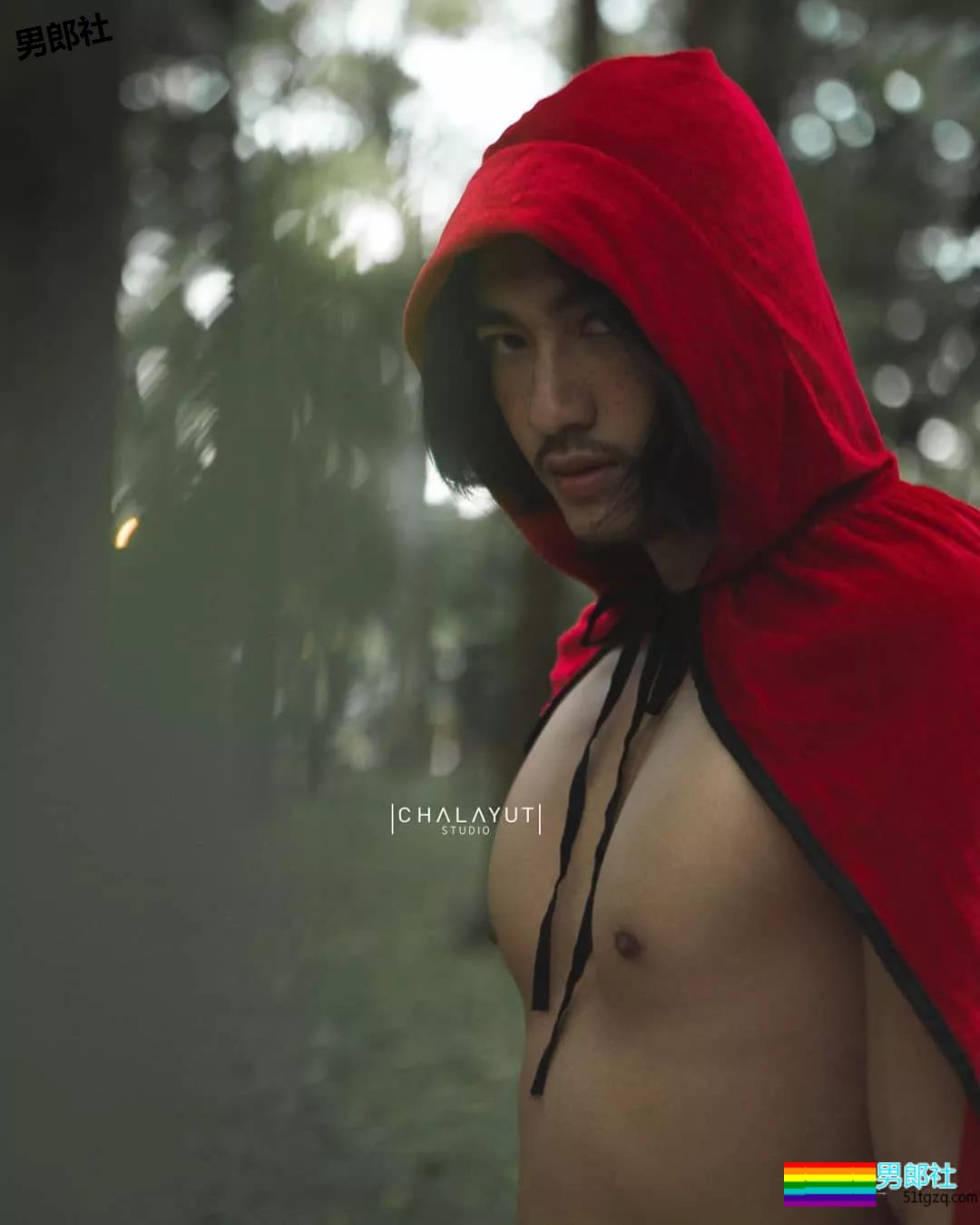 红裤衩红袜子……这些摄影师男模们可真慷慨，快收图 - 51虹马