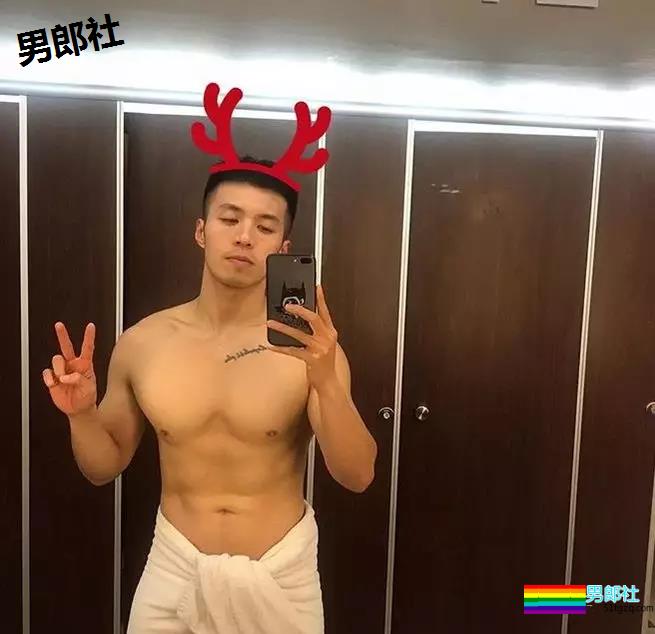 红裤衩红袜子……这些摄影师男模们可真慷慨，快收图 - 51虹马