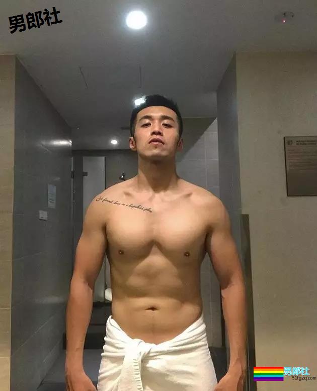 红裤衩红袜子……这些摄影师男模们可真慷慨，快收图 - 51虹马