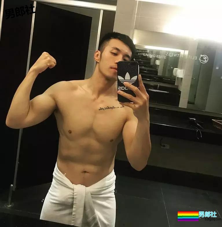 红裤衩红袜子……这些摄影师男模们可真慷慨，快收图 - 51虹马