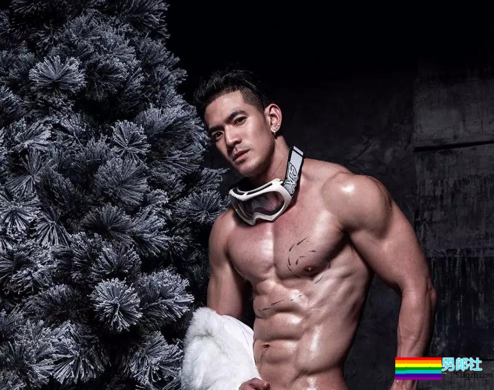 红裤衩红袜子……这些摄影师男模们可真慷慨，快收图 - 51虹马