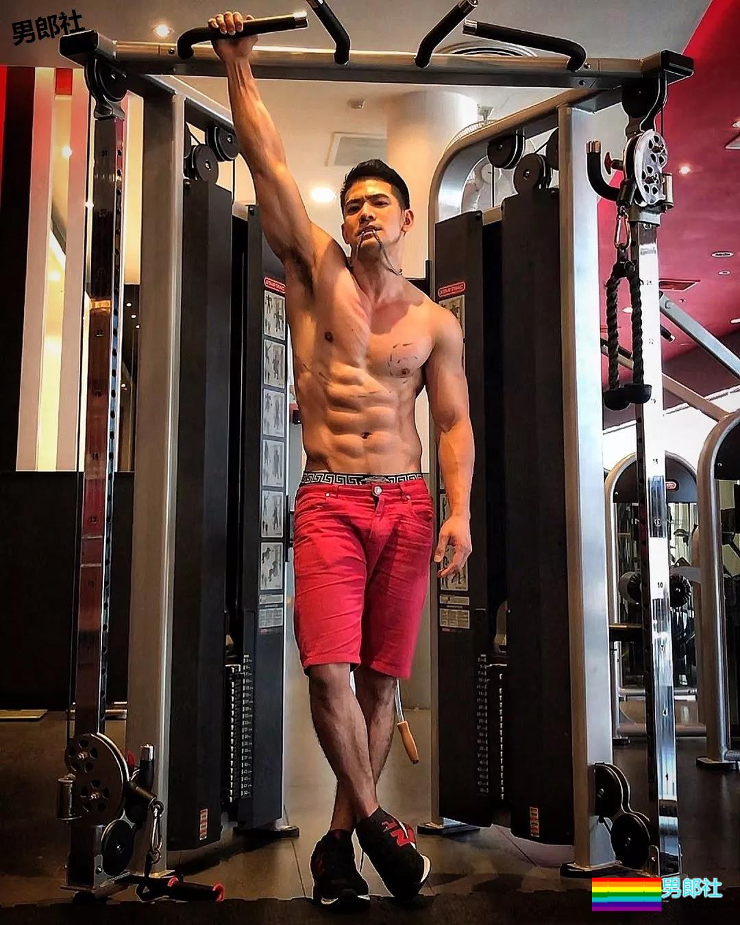 红裤衩红袜子……这些摄影师男模们可真慷慨，快收图 - 51虹马