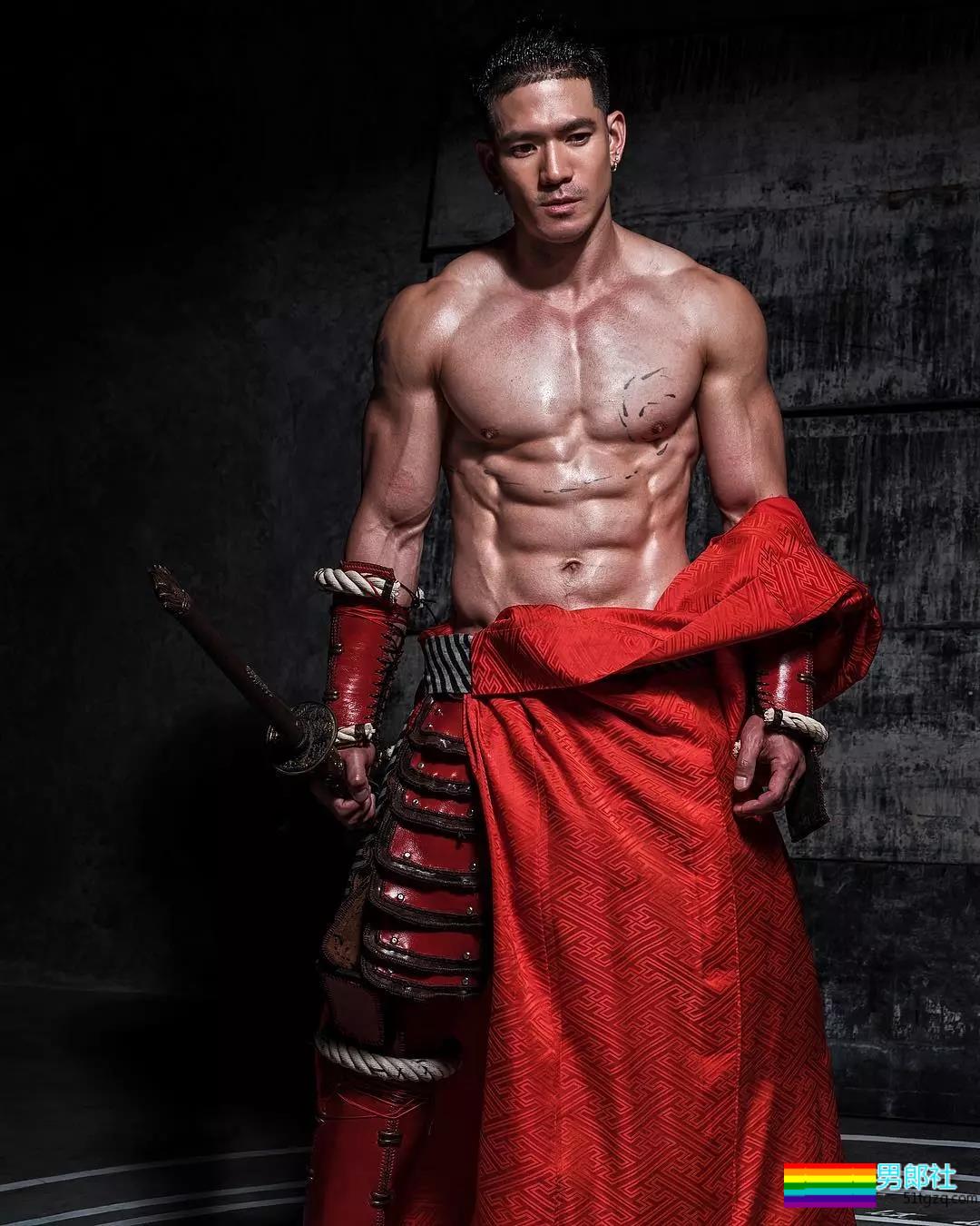 红裤衩红袜子……这些摄影师男模们可真慷慨，快收图 - 51虹马