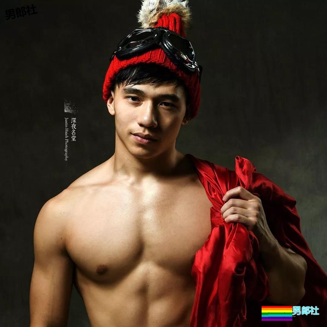 新晋名媛张贤最新写真力压大肌划船手？我觉得有待商榷。 - 51虹马