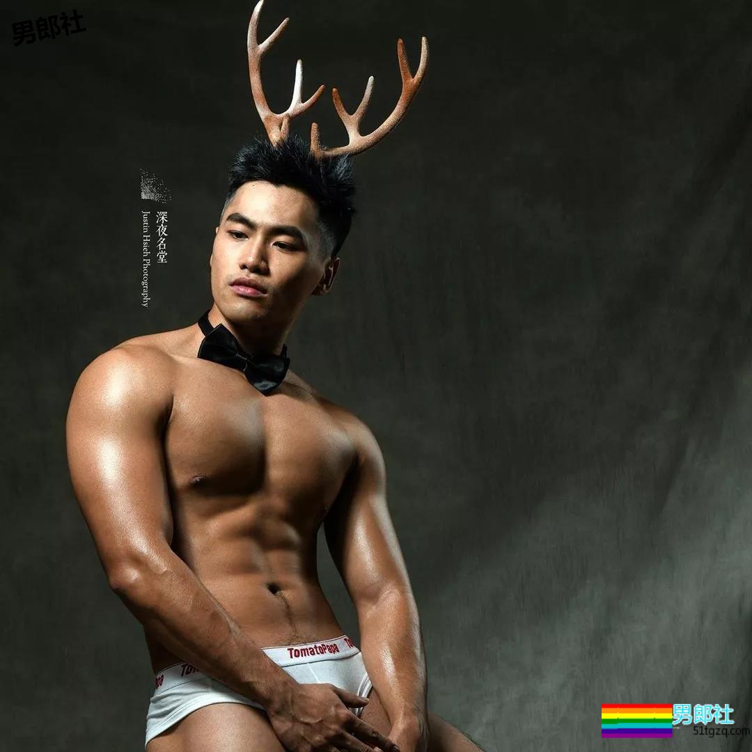 新晋名媛张贤最新写真力压大肌划船手？我觉得有待商榷。 - 51虹马