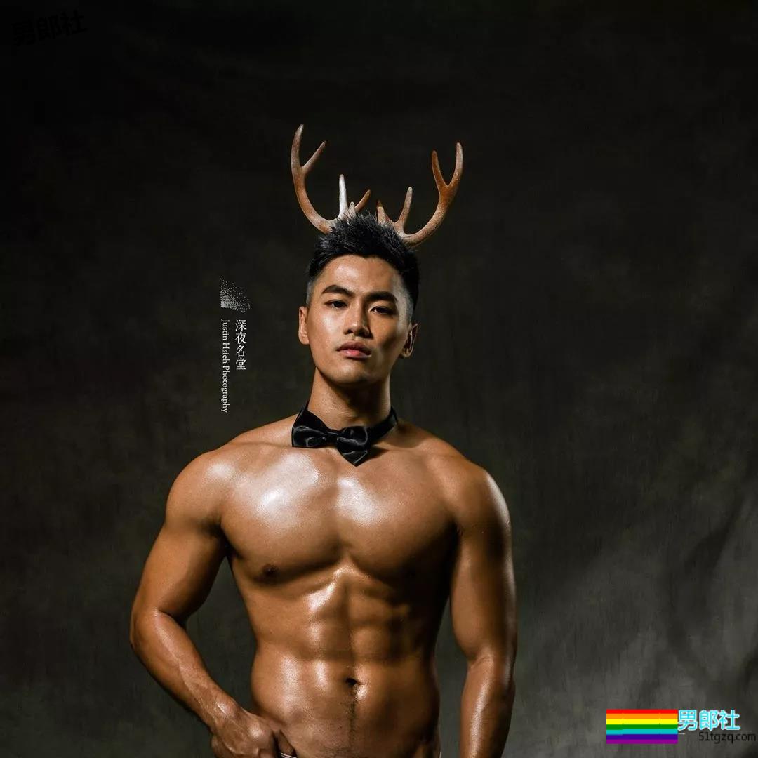 新晋名媛张贤最新写真力压大肌划船手？我觉得有待商榷。 - 51虹马