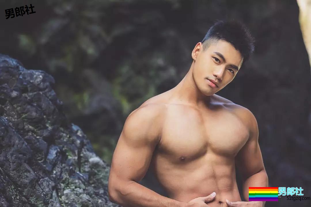 新晋名媛张贤最新写真力压大肌划船手？我觉得有待商榷。 - 51虹马