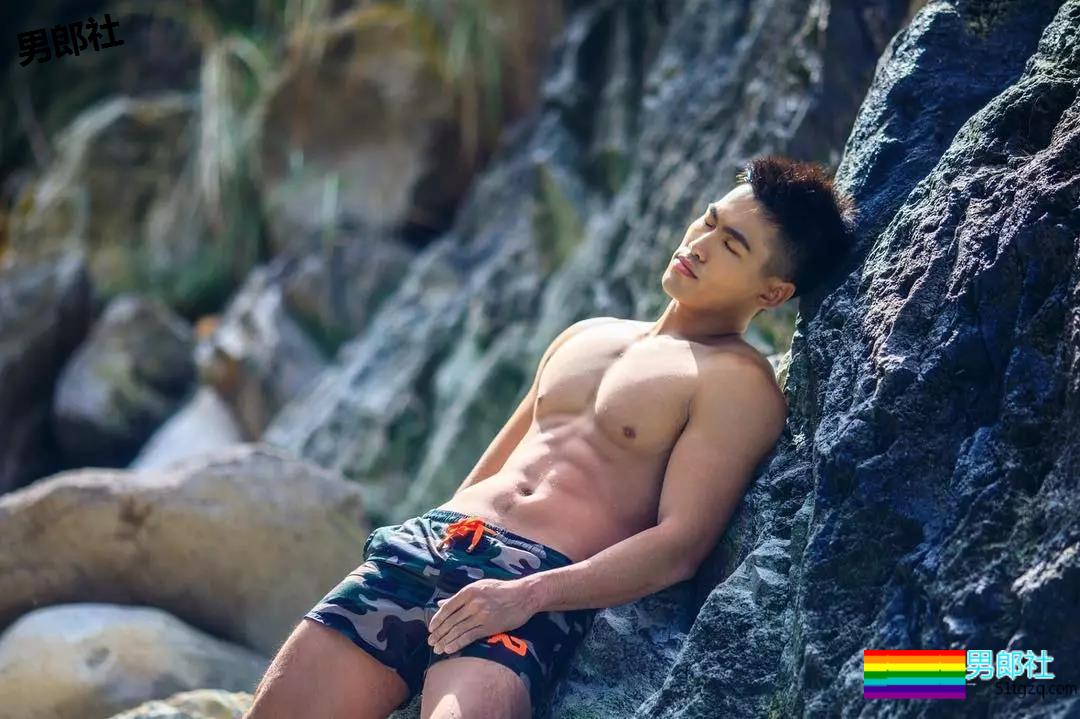 新晋名媛张贤最新写真力压大肌划船手？我觉得有待商榷。 - 51虹马