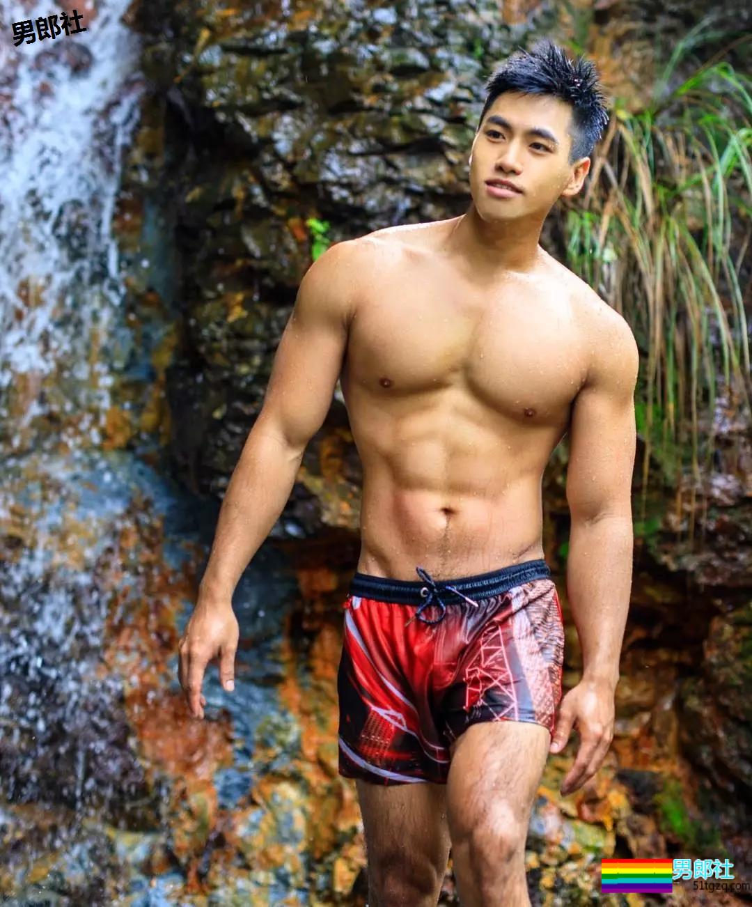 新晋名媛张贤最新写真力压大肌划船手？我觉得有待商榷。 - 51虹马