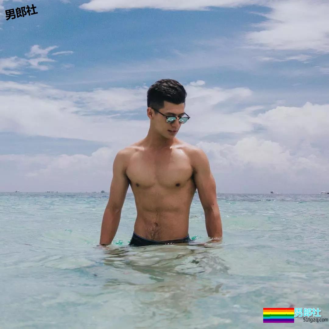 新晋名媛张贤最新写真力压大肌划船手？我觉得有待商榷。 - 51虹马