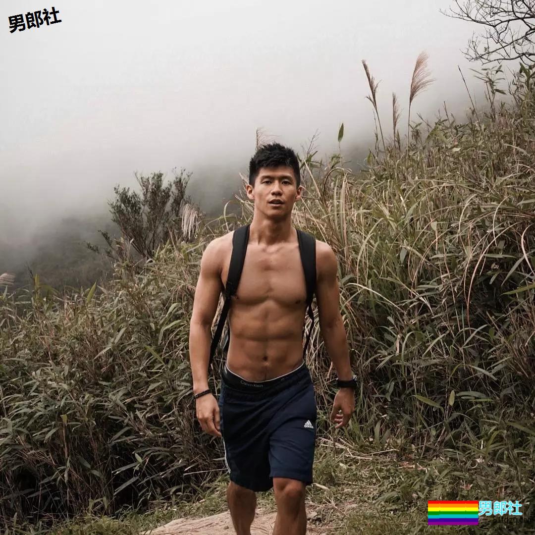 新晋名媛张贤最新写真力压大肌划船手？我觉得有待商榷。 - 51虹马