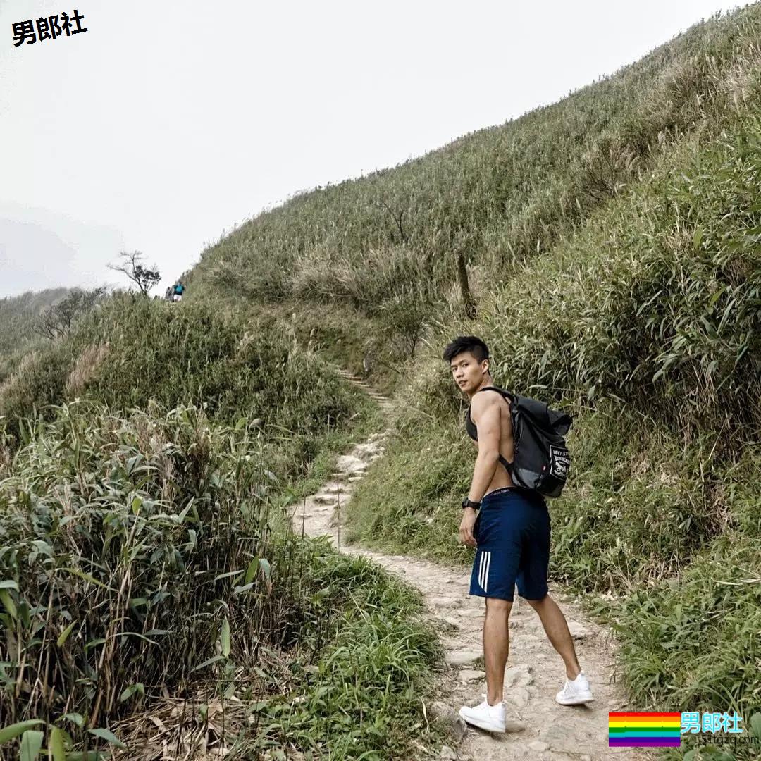 新晋名媛张贤最新写真力压大肌划船手？我觉得有待商榷。 - 51虹马