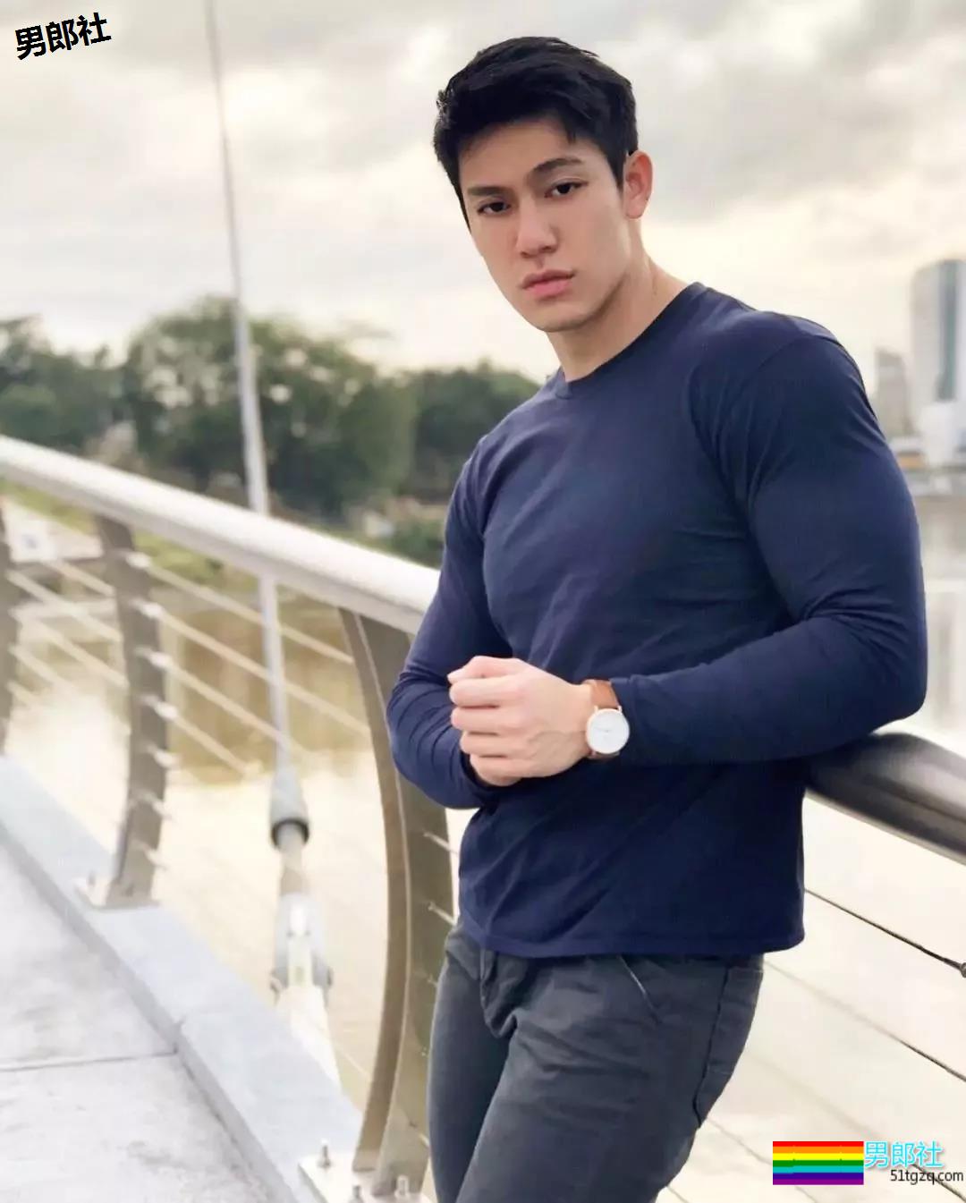 23岁的天菜爆肌男，大筋霸鲜肉男模碾压男选大赛！ - 51虹马