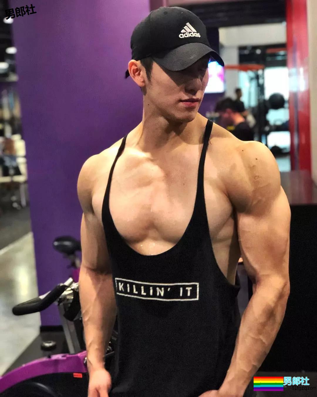 23岁的天菜爆肌男，大筋霸鲜肉男模碾压男选大赛！ - 51虹马