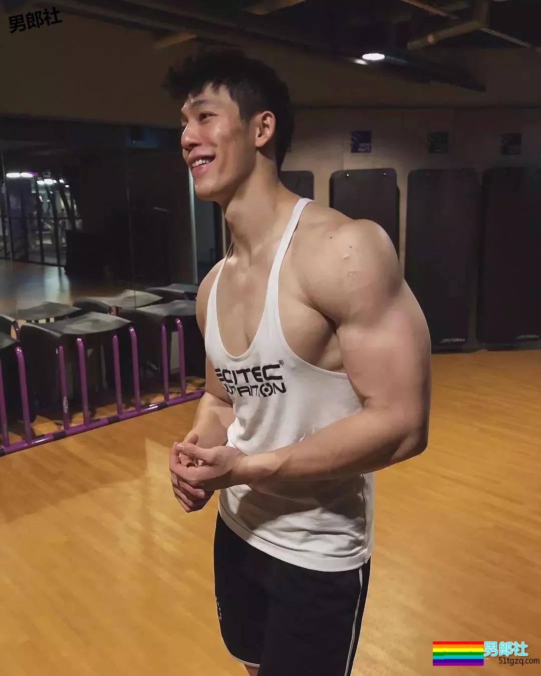 23岁的天菜爆肌男，大筋霸鲜肉男模碾压男选大赛！ - 51虹马