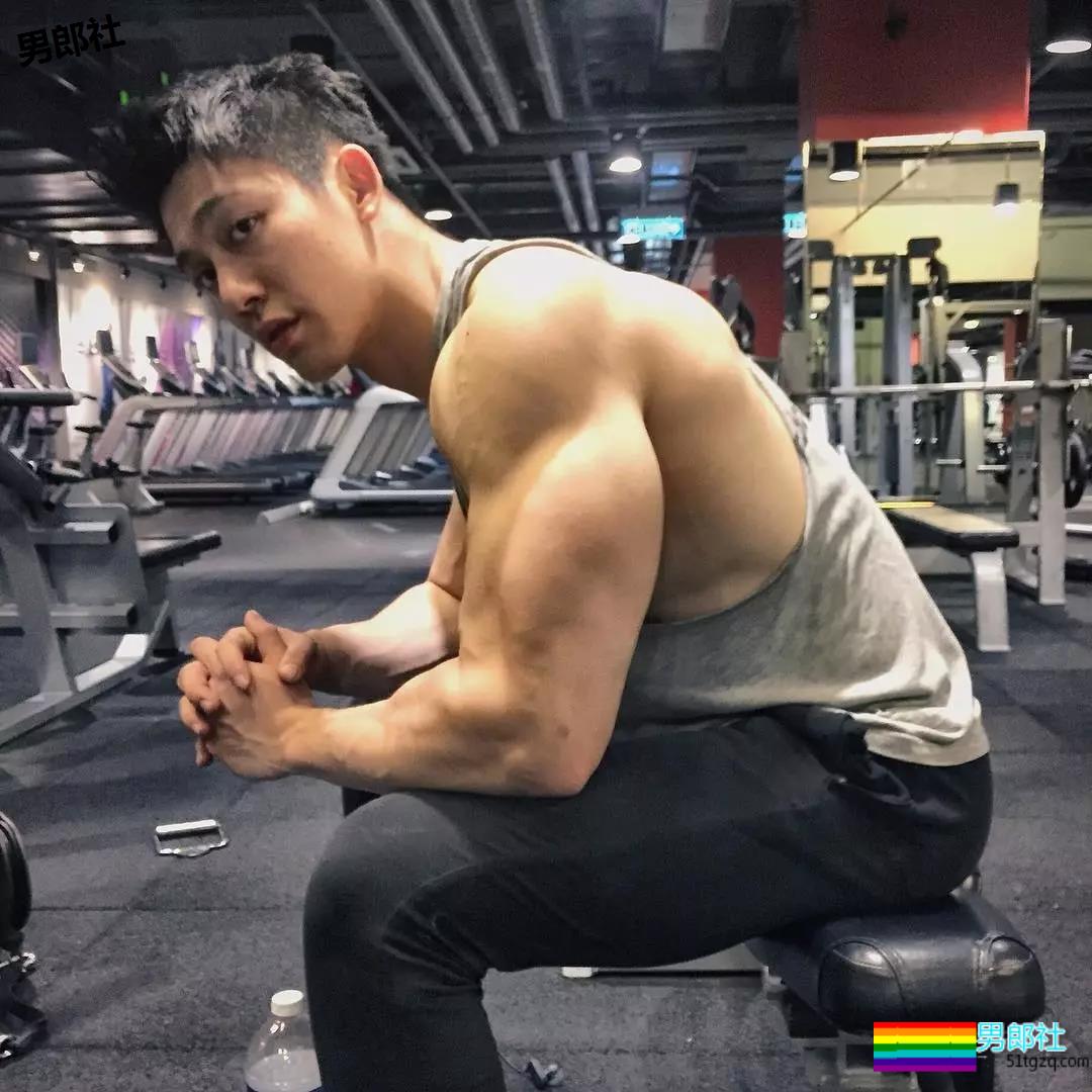 23岁的天菜爆肌男，大筋霸鲜肉男模碾压男选大赛！ - 51虹马