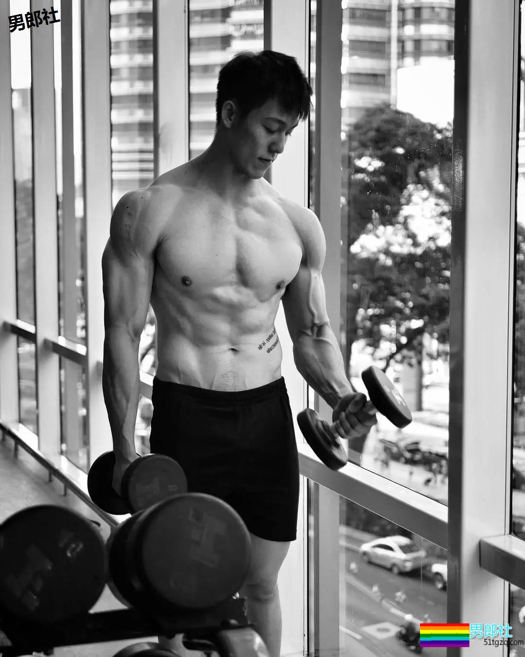 23岁的天菜爆肌男，大筋霸鲜肉男模碾压男选大赛！ - 51虹马