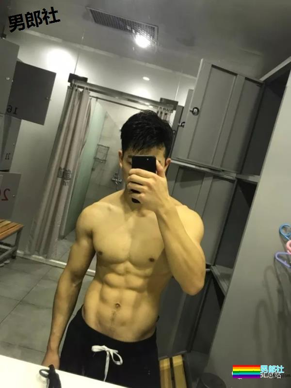 一个90后健身小伙子，他说自己是直男 - 51虹马