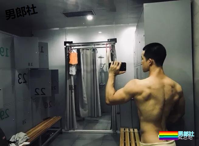 一个90后健身小伙子，他说自己是直男 - 51虹马