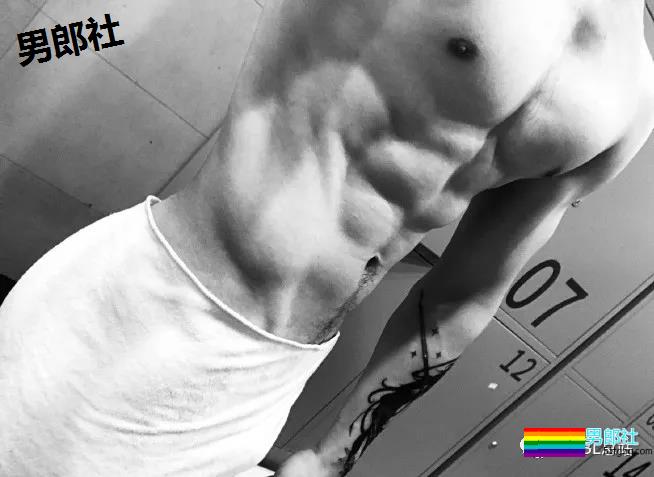 一个90后健身小伙子，他说自己是直男 - 51虹马