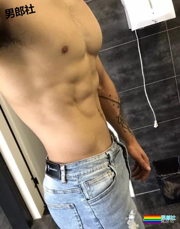 一个90后健身小伙子，他说自己是直男 - 51虹马
