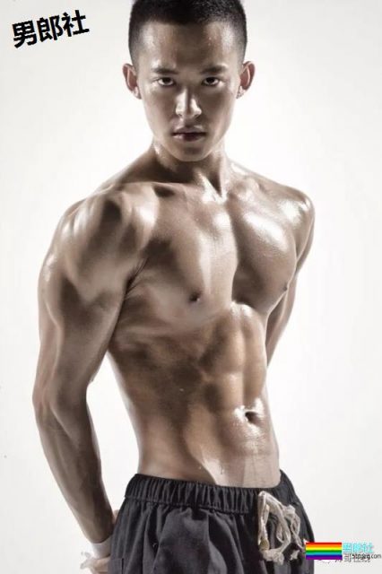 圆寸肌肉爷们私下竟是小奶狗？腱子肉小翘臀，石更汉荷尔蒙满分 - 51虹马