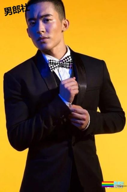 圆寸肌肉爷们私下竟是小奶狗？腱子肉小翘臀，石更汉荷尔蒙满分 - 51虹马