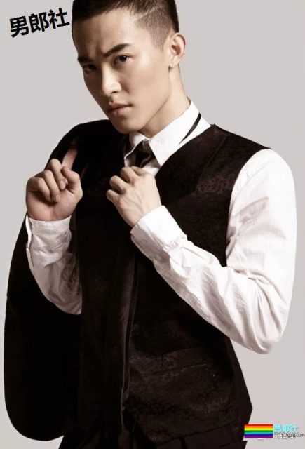 圆寸肌肉爷们私下竟是小奶狗？腱子肉小翘臀，石更汉荷尔蒙满分 - 51虹马