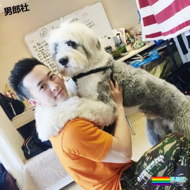 圆寸肌肉爷们私下竟是小奶狗？腱子肉小翘臀，石更汉荷尔蒙满分 - 51虹马