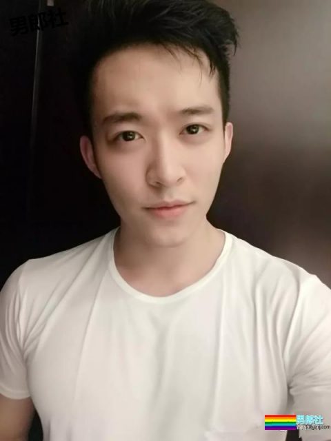 圆寸肌肉爷们私下竟是小奶狗？腱子肉小翘臀，石更汉荷尔蒙满分 - 51虹马