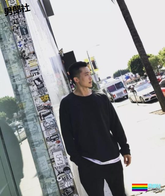 圆寸肌肉爷们私下竟是小奶狗？腱子肉小翘臀，石更汉荷尔蒙满分 - 51虹马