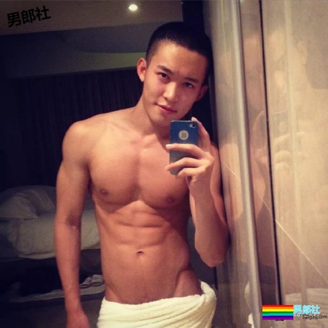 圆寸肌肉爷们私下竟是小奶狗？腱子肉小翘臀，石更汉荷尔蒙满分 - 51虹马